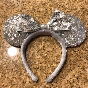 Minnie Mouse ears